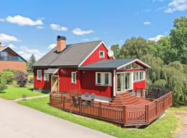 Familienfreundliches Schwedenhaus Fengersfors, casa de temporada em Fengersfors