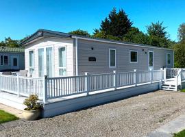 Binka - Luxury 40 x 14ft Lodge, holiday rental in Tain