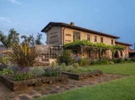 Olimagio Farm Stay with animals and 25m pool, beach at cycling distance