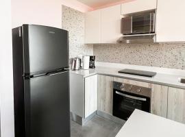 Chic & Stylish: Prime Apartment in La Sabana, Your Ideal Urban Oasis Awaits, íbúð í Uruca