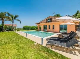 Delightful 4 Bed Villa with Heated pool & Jacuzzi Overlooking Aeolian Islands