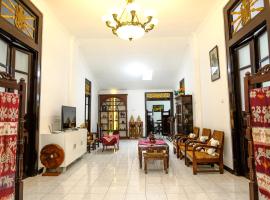 Griya Merbabu Asri Homestay (up to 14pax @ Salatiga central), hotel per famiglie a Salatiga