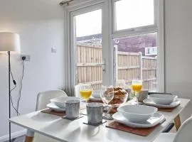 Newly Refurbished 3BR House Basildon, Garden, Netflix & Trisport Table