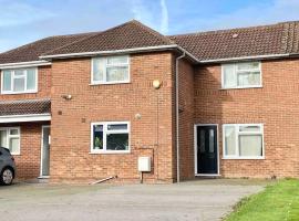 4 bed House Royal Leamington Spa with free parking、レミントン・スパのホテル