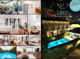 MIQ_home403/Asok BTS/Resort Pool/9pax/1000MbWifi, hotel in Khlong Toei