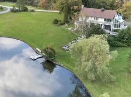 The Manor-Stunning Modern Farmhouse with Hot Tub