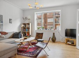 Hyggelig & Lys Lejlighed med plads til 4 nær Zoo, apartment in Copenhagen