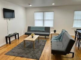 Remarkable 3 Room Apt Close to NYC, hotel with jacuzzis in Jersey City