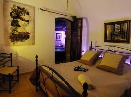 chambre love romantique avec spa privée, hotel in Calvi
