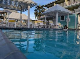 Seashell Village Resort near the beach with kitchens, hotel in Port Aransas