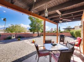 Pet-Friendly Green Valley Home with Golf Gear!, βίλα σε Green Valley