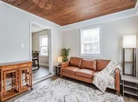 Ma's Cozy Cape: Your Tranquil Home Away from Home!