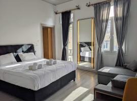 Travelers Luxury Suites, Studios & Apartments, hotel de luxo em Ágios Rókkos