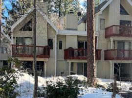 Cozy & affordable, Spacious Condo by the lake, hotel em Incline Village