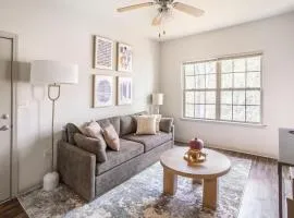 Landing Modern Apartment with Amazing Amenities (ID8014X44)