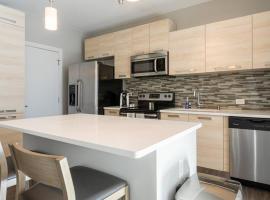 Landing Modern Apartment with Amazing Amenities (ID8359X76), hotel em Newport