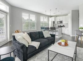 Landing Modern Apartment with Amazing Amenities (ID9029X82), hotel din Chapel Hill