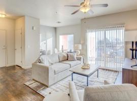Landing Modern Apartment with Amazing Amenities (ID8610X84), hotel a West Valley City