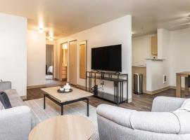 Landing Modern Apartment with Amazing Amenities (ID7026X30), hotel a Puyallup