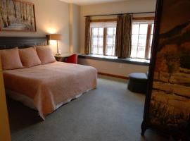 Modern King Room in Heart of Mt, Crested Butte Hotel Room、クレスティド・ビュートのホテル