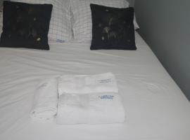 Lambano Studio, place to stay in Grand-Bourg