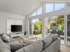 "Gone to the Beach"- Free Wifi, Pet Friendly - Free late check out in winter
