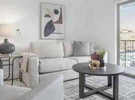 Landing Modern Apartment with Amazing Amenities (ID1169X250)