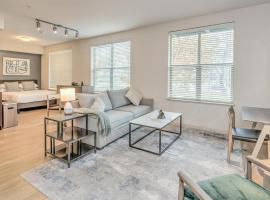 Landing Modern Apartment with Amazing Amenities (ID6801), hotel in West Sacramento