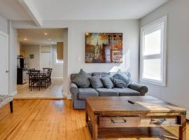 NEW! Boston Condo Near MBTA, 3 Mi to Fenway! (U2), hotel in Boston