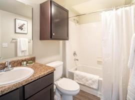 Landing Modern Apartment with Amazing Amenities (ID7896X37)، فندق في غرينفيل