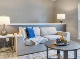 Landing Modern Apartment with Amazing Amenities (ID8190X61), hotel in Irving