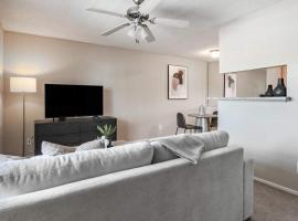 Landing Modern Apartment with Amazing Amenities (ID9665X12), hotel in Seabrook