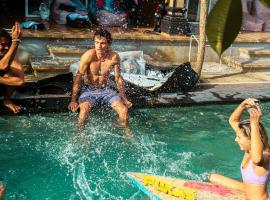 LoTide Surf Camp Uluwatu, hotell i Uluwatu