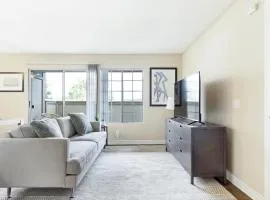 Landing Modern Apartment with Amazing Amenities (ID8313X81)