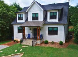 New 4BR, 3.5 BA - Minutes From UGA & Downtown Athens, Hotel in Athens