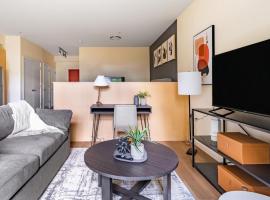 Landing Modern Apartment with Amazing Amenities (ID9955X51), huoneisto kohteessa Everett