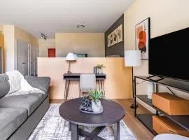 Landing Modern Apartment with Amazing Amenities (ID9955X51)