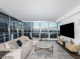 Luxury Penthouse two FREE parking spots 10 min from Newport Beach, готель у місті Санта-Ана