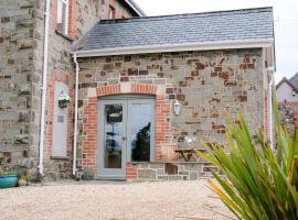 Little Silver Nugget, holiday home in High Bickington