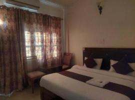 Hotel Govind, Rudrapryag: Rudraprayāg şehrinde bir pansiyon