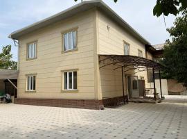 Sunny Guest House, гостьовий будинок у місті Ош