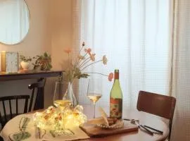 Our moment, Dunsan, Central Daejeon, 2 bedroom beautiful flat, freeparking, cafe bistro with many options