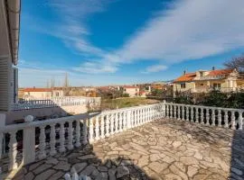 1 Bedroom Lovely Apartment In Vlasici