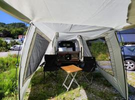 Electric London Black Minicamper, tented camp en Bergen