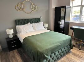 Letzi Premium Cozy Retreat Private En-Suite Rooms, Harrow, hotel v destinaci Pinner