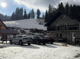 Cabana de Sub Deal Arieșeni, lodge in Arieşeni