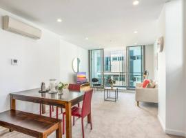 Retro Modern with Pool near Westfield Doncaster, hotell sihtkohas Doncaster