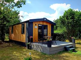 Tinyhaushotel - Campingpark Nabburg、ナプブルクの駐車場付きホテル