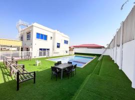 6 BEDROOMS FARM HOUSE VILLA FOR, hotel with parking in Al Ḩamīdīyah