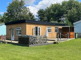 The Chalet by Hip Haus, chalé em Humberston